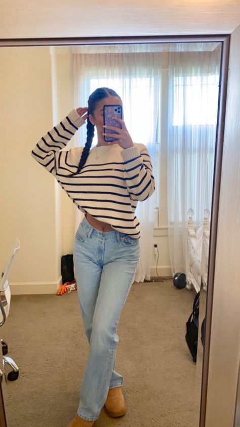 Outift Inspo Clean Girl, Vinilla Girl Outfit Ideas, Simple Clean Girl Outfits, Clean Girls Outfit, College Girl Aesthetic Outfits, School Outfits Clean Girl, Clean Girl Asthetics Outfit, Theatre Outfit What To Wear To The, Cute Jeans Outfit Spring