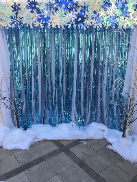 Snowcoming Decorations, Snow Dance Decorations, Office Holiday Party Decorations Winter Wonderland, Frozen Prom Theme, Winter Wonderland Photo Backdrop Diy, Snowball School Dance, School Winterfest Ideas, Elementary School Winter Dance, Snow Ball Decorations