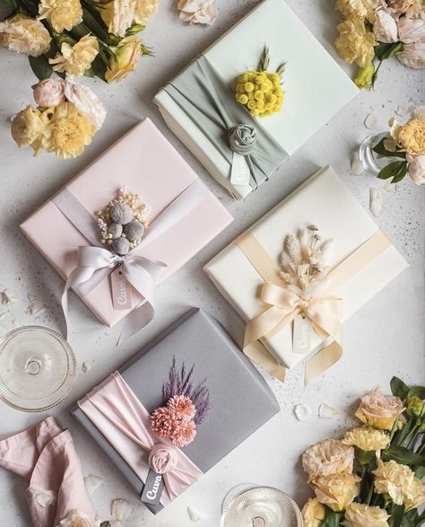 Unique & Best Gift Ideas For Boyfriend Cute Gift Wrapping Ideas, Practical Housewarming Gifts, Elegant Gift Wrapping, Wedding Gift Pack, Bridal Gift Wrapping Ideas, Creative Gift Wraps, Gift Wrapping Techniques, Wedding Gift Wrapping, Gift Wraping