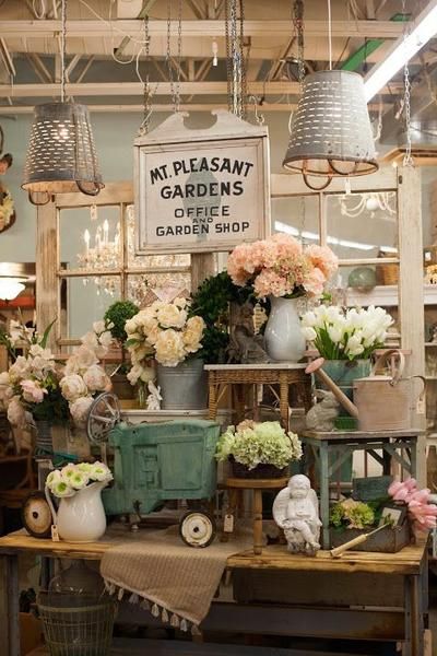 Visual merchandising display, retail design | Shopify Retail blog Vintage Booth Display, Vitrine Design, Flea Market Booth, Antique Booth Displays, Antique Booth Ideas, Visual Merchandising Displays, Spring Window, Vendor Booth, Market Displays