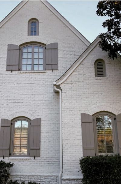 Using white painted brick on our house, and 7 other stunning white brick painted homes and the paint colors they used. White brick never goes out of style! Painted White Brick House, White Brick House, Painted Brick House Exterior, White Painted Brick, Brick House Exterior Colors, Brick House Designs, White Brick Houses, Painted Brick Exteriors, Chrissy Marie