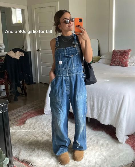 Ugg Fit, Overall Outfit, Overalls Outfit, Salopette Jeans, Miniskirt Outfits, Outfit Inspo Fall, Mode Style, Cute Casual Outfits, Modest Fashion