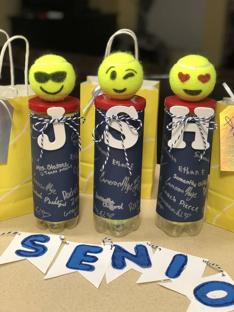 Tennis senior night trophy gift idea Diy Tennis Gifts Ideas, Tennis Team Gifts Ideas, Senior Tennis Gifts, Tennis Banquet Ideas Centerpieces, Senior Night Gift Ideas Tennis, Senior Night Tennis Ideas, Tennis Gifts For Team, Tennis Senior Gifts, Senior Tennis Gift Ideas