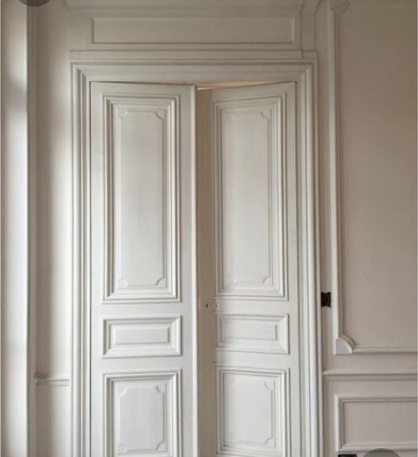 Parisian Doors, Pintu Interior, Parisian Bedroom, French Doors Bedroom, Parisian House, Parisian Interior, Doors And Floors, Wooden Doors Interior, French Style Homes