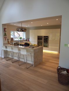 Such a cool idea Kitchen Open Concept, Kitchen Diner Extension, Open Plan Kitchen Diner, Open Plan Kitchen Living Room, Interior Vintage, Kitchen Design Open, White Kitchen Design, Interior Modern, Kitchen Diner