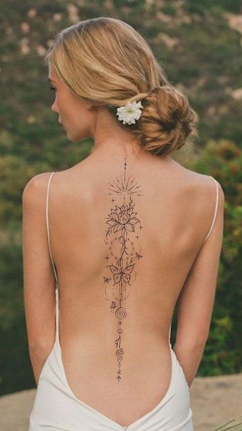 These skilled and patient tattoo artists know how to create the illusion of 3D with the help of shadows and perspective. Modern Flower Tattoo Ideas, Angel Wings Spine Tattoo, Pheonix Tattoo For Women Spine, Tattoo Rug Dames, Rug Tattoo Dames, Spins Tattoos For Women, Earth Spine Tattoo, Spin Tattoos For Women, Tattoo Rug