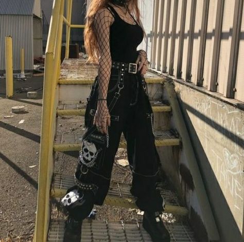 Fishnets And Dress Outfit, Techno Grunge Outfit, Alt Outfits Concert, All Black Outfit Emo, Egirl Outfits Pants, Casual Goth Hairstyles, Dark Emo Outfits, Emo Cargo Pants Outfit, Hannah Core Outfits