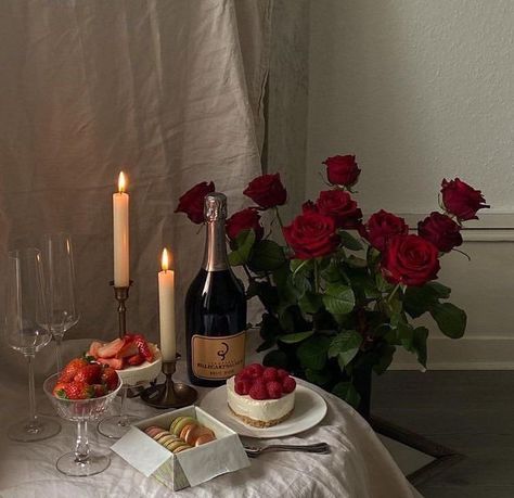 Romantic Dates, Valentines Date Ideas, Valentine Dinner, Valentines Day Date, Valentines Day Dinner, Dinner At Home, Wine Cheese, Date Dinner, Romantic Valentine