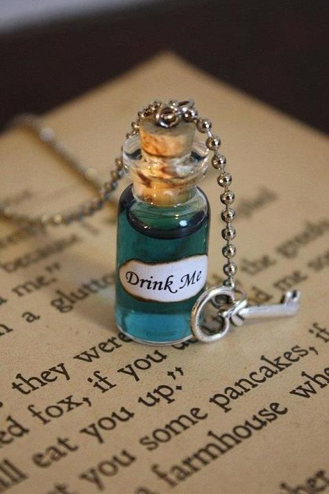 drink me Vial Necklace, Alice In Wonderland Party, Drink Me, Mad Hatter Tea, Bottle Necklace, ดินปั้น Polymer Clay, Wonderland Party, Through The Looking Glass, Sleeve Tattoo