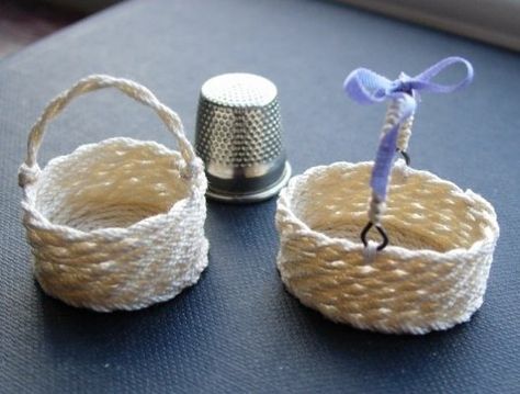 Making a Miniature Basket   by Yvonne Moxon   aka Boxoftrix Miniatures Fairy Furniture, Dollhouse Basket, Dollhouse Tutorials, Dollhouse Miniature Tutorials, Weaving Tutorial, Dollhouse Miniatures Diy, Miniature Projects, Crochet Thread, Miniature Diy