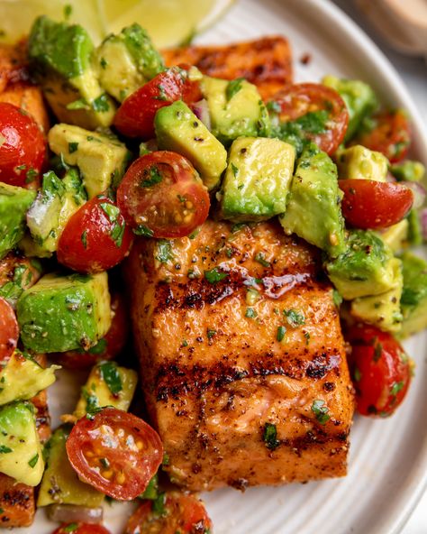 Bbq Salmon With Mango Avocado Salsa, Fish And Avocado Recipes, Salmon Recipes Avocado, Salmon With Avocado And Feta, Avocado With Salmon, Meal Ideas Salmon, Salmon Recipes With Avocado, Low Carb Salmon Dinner Recipes, Meal With Salmon