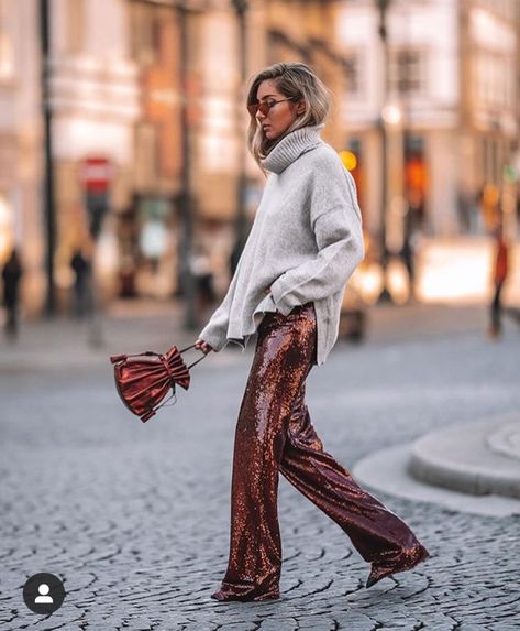 (Zara) Limited Edition Sequin Pants Sequin Trousers Outfits, Sequence Pants, Sequins Pants Outfit, Sequin Pant, Ugly Outfits, Dark Red Color, Sequin Outfit, Sequin Pants, Fashion Corner