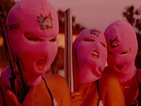 𝙣𝙖𝙩 🖤☻︎ on Instagram: “spring breakers. - #springbreakers #filmedit” Spring Breakers Movie Aesthetic, Spring Breakers Aesthetic, Spring Breakers Film, Spring Breakers Movie, Spring Break Movie, Scene Film, Like A G6, 2010s Nostalgia, Movie Tattoo