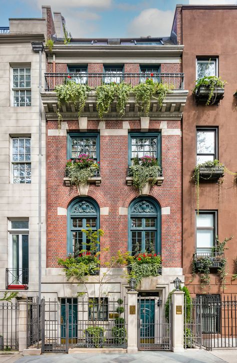 /PRNewswire/ -- Meriting the attention of millennial Instagrammers, building buffs, streetscape lovers, architectural preservationists, and those who remain... Apartment Building Exterior, Brick Apartment, Townhouse Exterior, Apartments Exterior, Apartment Exterior, Vintage Apartment, Georgian Townhouse, The Upper East Side, Building Front