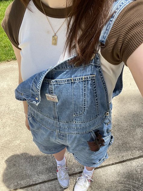 Overalls Women Aesthetic, Fancy Overalls Outfit, Denim Overalls Outfits, Overalls With Flannel Outfit, Overall Tank Top Outfit, Overalls Summer Aesthetic, Aesthetic Overalls Outfit Short, Cute Overalls Aesthetic, Overalls Outfit Aesthetic Summer