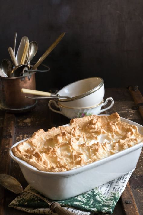 Queen of Puddings - a traditional British dessert of custard, jam and meringue. Scottish Recipes, Queen Of Puddings, Veggie Desserts, British Baking Show Recipes, British Pudding, English Desserts, British Cooking, British Desserts, Comfort Desserts