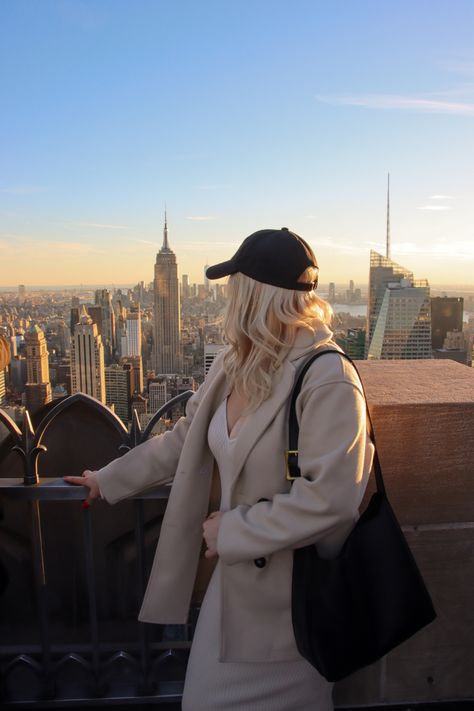 Skip the Empire State Building, come here instead! Empire State Building, Empire State Building Photo Ideas, Empire State Building Outfit, Newyork Life, The Empire State Building, Nyc Life, Nova York, Come Here, Empire State