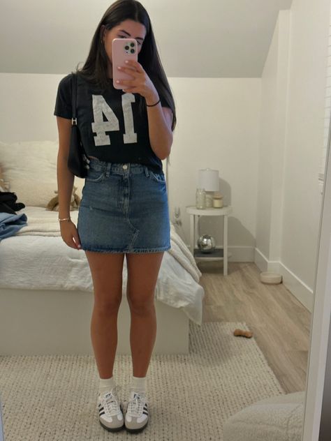 Aesthetic Jean Skirt Outfit, Adidas Samba Outfit Inspo Women, Spring Outfits With Sambas, Outfits With Black Denim Skirt, Skirts With Sambas, Summer Outfits Jean Skirt, Jean Skirt Outfits Ideas, Addidas Shoes Outfits Summer, Jean Skirt And Tshirt Outfits