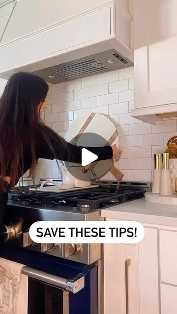 Kitchen Stove Decor, Kitchen Stove Design, Pink Cleaning, Kitchen Stove Top, Stove Decor, Top Decor Ideas, Oven Cleaning Hacks, Top Of Kitchen Cabinets, Clean Stove Top