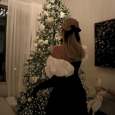 Foto Glamour, Outfits Fiesta, Classy Christmas, Cosy Christmas, Rich Girl Aesthetic, Rich Girl Lifestyle, Christmas Inspo, Christmas Feeling, Formda Kal