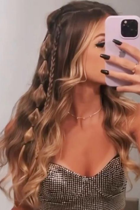 Prom Crimped Hair, Cute 4th Hairstyles, Half Up Half Down Hair Going Out, Cute Banquet Hairstyles, Cute Hair Styles Down, Hairstyles For A Country Concert, Hairstyles With Big Bows, Summer Day Hairstyles, Wavy Hair Ponytail Messy