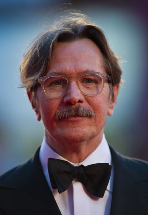 look at how Gary Oldman looks... look at his hair... just look. Mads Mikkelsen, Gary Oldman Batman, Garry Oldman, Older Actors, Actor Gary Oldman, Tim Roth, Kevin Spacey, Gary Oldman, Batman Movie