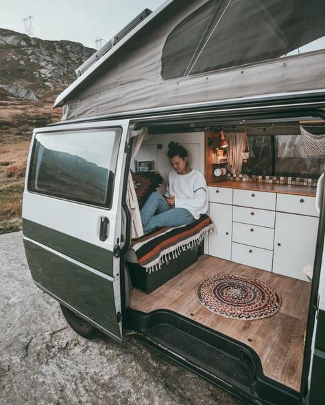 Pine Pins (@pinepins) • Photos et vidéos Instagram Mini Van Interior Ideas, Vw Interior Ideas, Vw Van Interior Ideas, Vw T6 Interior Ideas, Vw Bus Interior Ideas, Kombi Trailer, Vw T3 Camper, Bil Camping, Caravan Vintage