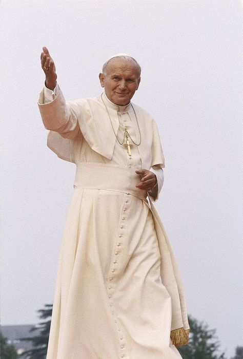 Pope Saint John Paul Ii, Orishas Yoruba, San Juan Pablo Ii, Lourdes France, Santi Cattolici, Catholic Pictures, St John Paul Ii, Juan Pablo Ii, Pope Benedict