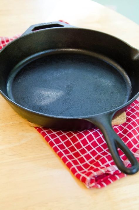 Cast Iron Skillet Cleaning, Season A Cast Iron Skillet, Seasoned Cast Iron Pan, Cast Iron Care, Cast Iron Cleaning, Good Questions, Iron Skillet Recipes, Seasoning Cast Iron, Cast Iron Skillet Recipes