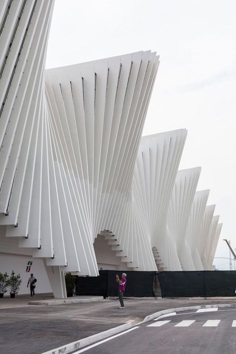 Santiago Calatrava, زها حديد, Architecture Cool, Architecture Unique, Unusual Buildings, Parametric Architecture, Parametric Design, Unique Buildings, Unique Architecture