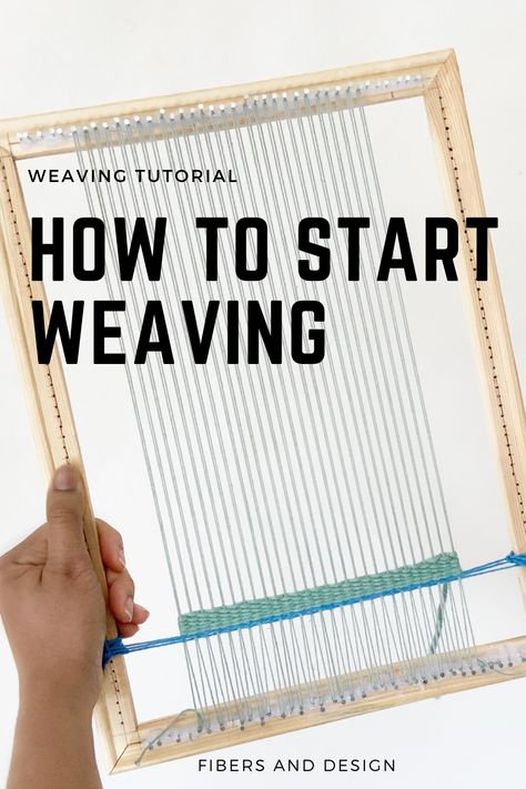 Learn how to start a weave and how to weave in this weaving tutorial for beginners. Beginning Weaving Loom, Free Form Weaving, Weaving Loops Ideas, Weave Design Pattern, Learn To Weave, How To Make A Loom For Weaving, Looms Weaving For Beginners, How To Finish A Weave On A Loom, How To Start Weaving On A Loom