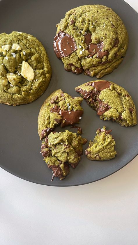 matcha chocolate-chip cookies – audreysaurus Essen, Matcha Cookies Recipe, Skin Breaking Out, White Chocolate Recipes, Matcha Cookies, Matcha Chocolate, Matcha Recipe, Sleep Schedule, Tasty Baking