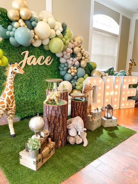 Wild One Theme Party, Jungle Decorations Birthday, Wild Life Party Ideas, Animal Theme Birthday Party Decorations, Wild One Birthday Balloon Garland, Birthday Decoration Jungle Theme, Animal Theme Party Decorations, Boy Baby Birthday Theme, Wild One Birthday Party Decor