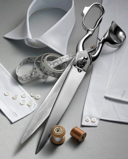 Un'immagine vale più di mille parole. Tailoring Tools, Elegant Things, Sewing Aesthetic, Sewing Photography, Materi Bahasa Jepang, Bespoke Suits, Bespoke Shirts, Tailoring Details, Collared Shirts