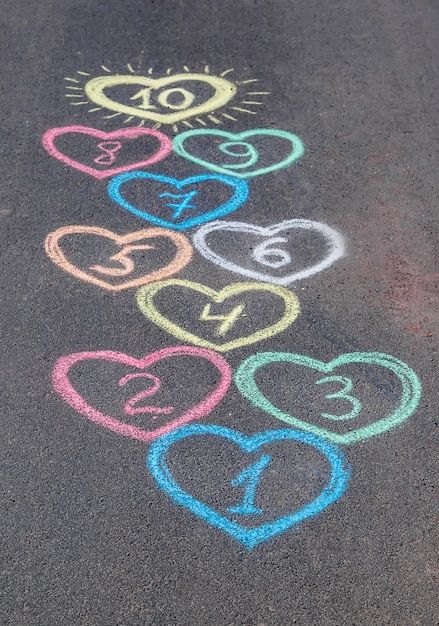 Pavement Chalk Art, Summer Chalkboard Art, Hopscotch Game, Summer Chalkboard, Chalk Activities, Street Chalk Art, Fun Chalk Art, Babysitting Activities, Chalk Design