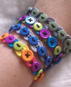 Crafts To Make With Buttons, Bracelets With Buttons, Crafts With Buttons For Kids, Things To Make With Buttons, Things To Do With Buttons, Cheap Crafts To Make And Sell, Buttons Crafts Ideas, Craft With Buttons, Crafts Using Buttons