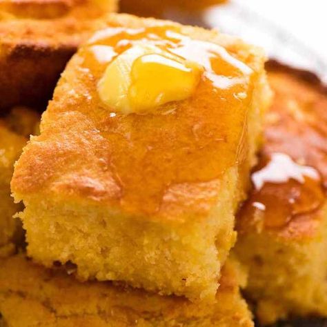 Quick Cornbread Recipe, Creamed Corn Cornbread, Cornbread With Corn, Cream Corn, Creamed Corn Recipes, Cornbread Easy, Cream Style Corn, Cornbread Muffins, Homemade Cornbread