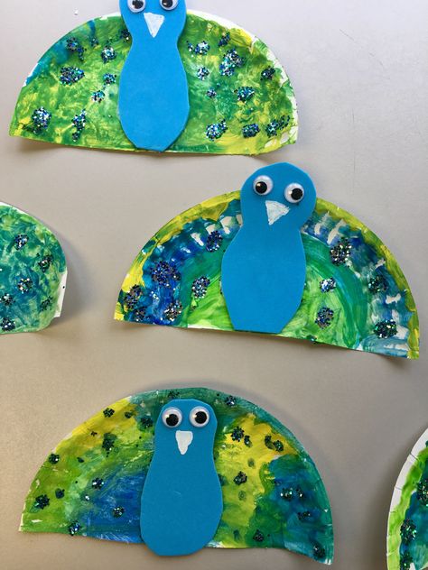 Peacock Art Preschool, Jungle Animal Art For Toddlers, Wild Animal Crafts Preschool, Paper Plate Peacock Craft, Wild Animals Art Preschool, Peacock Paper Plate Craft, Zoo Preschool Crafts Art Projects, Zoo Theme Preschool Activities Art Projects, Jungle Crafts For Infants