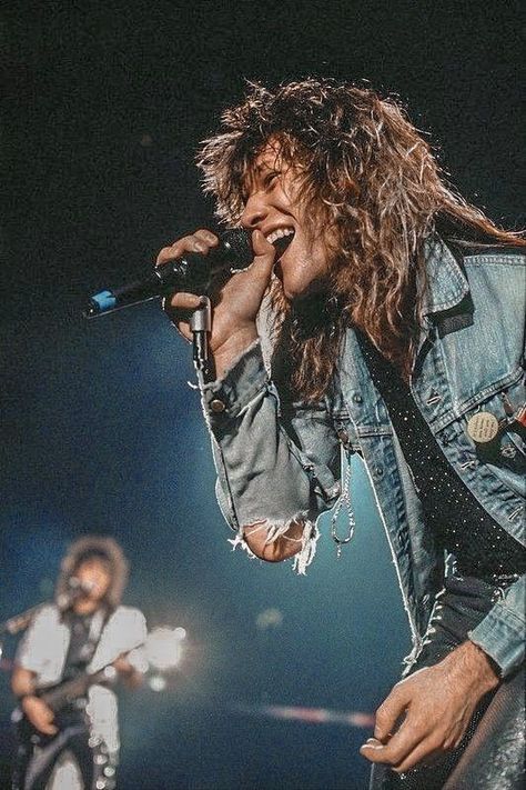 Bonn, Bon Jovi Poster, 80s Rock Aesthetic, Dark Tumblr, Bon Jovi 80s, Bon Jovi Always, Bon Jovi Pictures, 80s Men, Rock Aesthetic