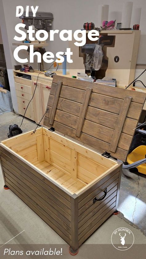 Large pine wood storage trunk stained greyish brown on the outside and natural wood color on the inside. The chest is open. The background is a woodworking shop in a garage. Wooden Box Plans Storage, Wood Chest Plans, Cusion Storage, Storage Chest Diy, Storage Boxes Ideas, Diy Storage Chest, Large Toy Chest, Pallett Projects, Diy Wood Chest