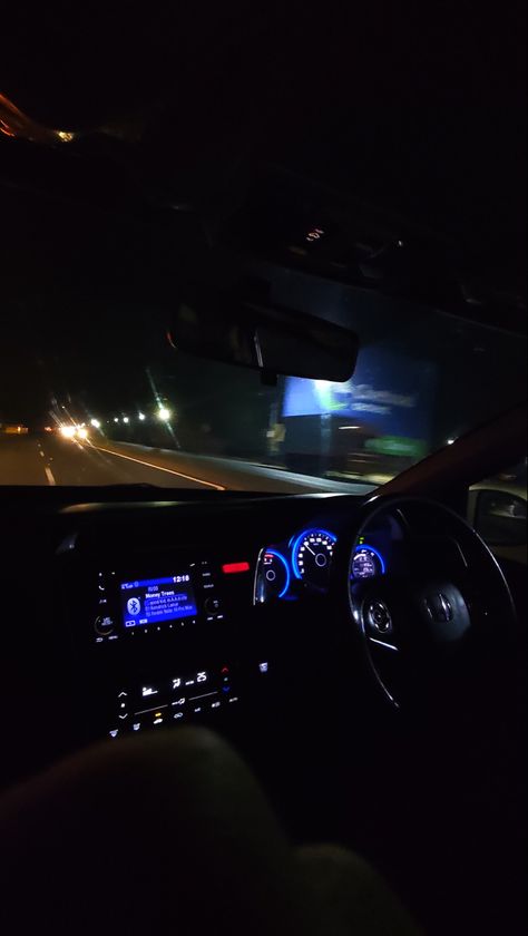 #nightride #night Nature, In Car Picture Ideas Night, Late Drives Aesthetic, Late Night Drives With Boyfriend, Car Night Photo, Late Night Car Snaps, Late Night Car Drives, Night Car Snap, Night Snaps