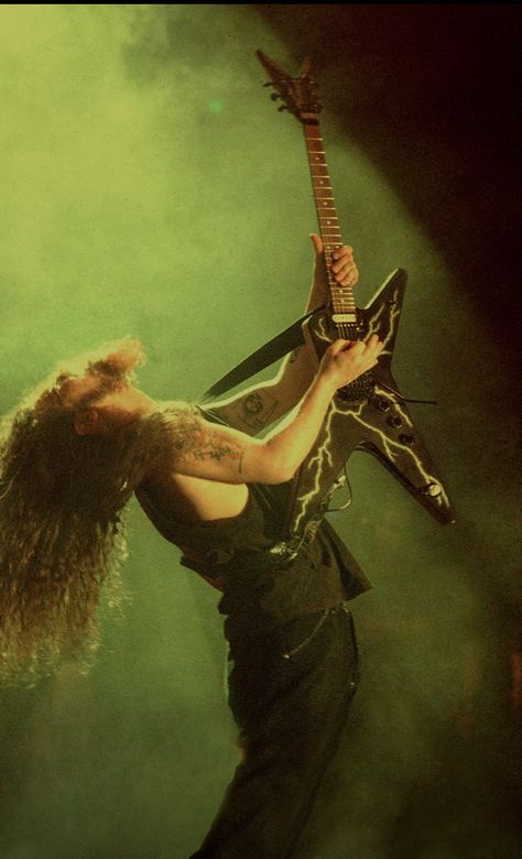 Dime Bag Darrell, Pantera Band, Arte Heavy Metal, Dimebag Darrell, Sid Vicious, Magic Day, Iphone Wallpaper Landscape, Best Guitarist, Cool Electric Guitars