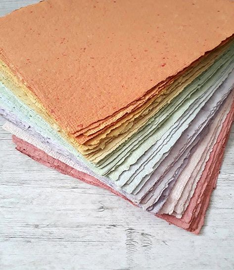 Recycler Diy, Recycled Paper Crafts, Paper Handmade, Diy Papier, Paper Making, Handmade Books, Scrap Paper, Natural Dye, Book Binding