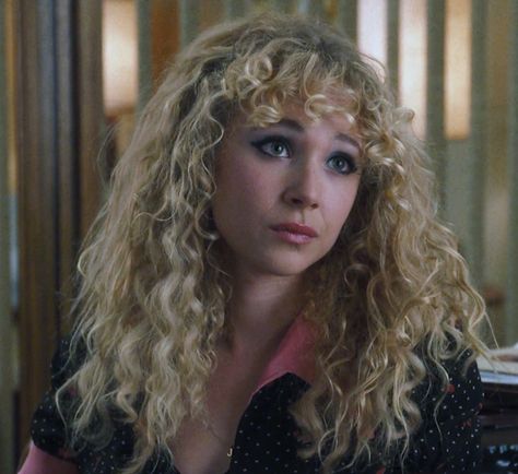 Juno Temple Hair, Sybil Trelawney Aesthetic, Sybill Trelawney Aesthetic, Juno Aesthetic, Sybil Trelawney, Sybill Trelawney, Juno Temple, The Vampire Chronicles, Curly Bangs