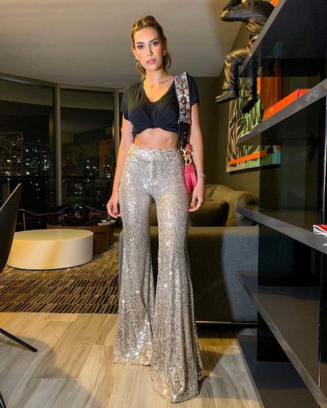 New Years Eve Party Outfits, Christmas Outfits Women, Nye Outfits, New Years Outfit, Flare Pant, Eve Outfit, Looks Party, New Years Eve Outfits, Looks Street Style