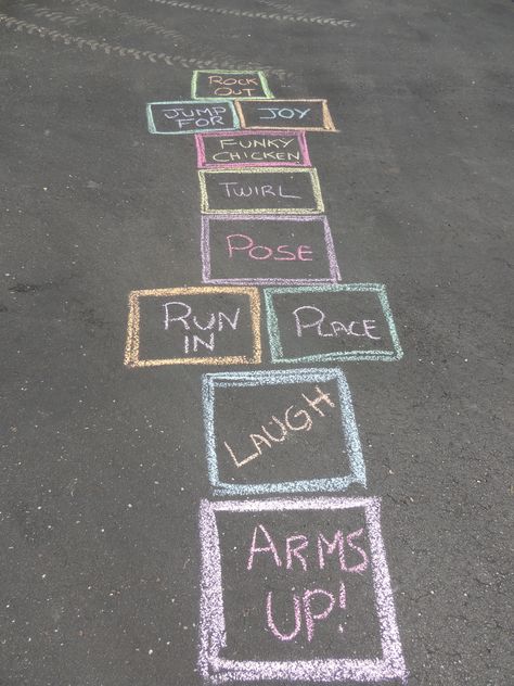 Games To Play With Chalk, Chalk Art Games, Indoor Hopscotch Ideas, Hopstoch Ideas, Cute Hopscotch Ideas, Easter Hopscotch, Chalk Hopscotch Ideas, Outside Kids Games, Creative Hopscotch Ideas