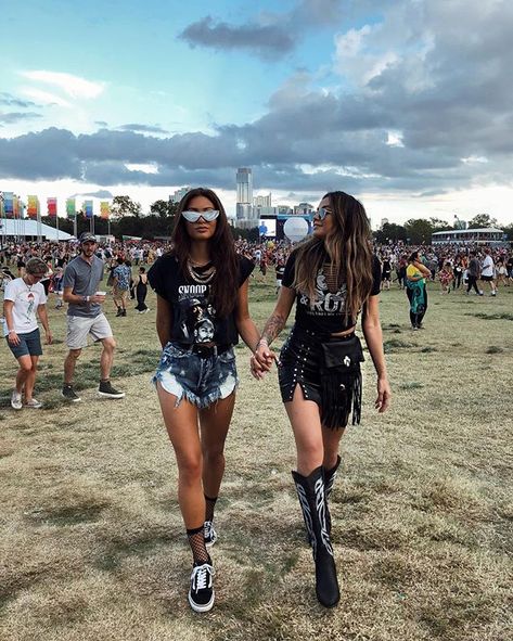 Miss Lola || misslola.com (@misslolaofficial) • Instagram photos and videos Hip Hop Music Festival Outfits, Hip Hop Festival Outfit, Hip Hop Festival Outfits, Rave Inspo Outfits, Austin City Limits Outfit, Best Festival Outfits, 2023 Festival Outfits, Rolling Loud Outfits, Hip Hop Concert Outfit