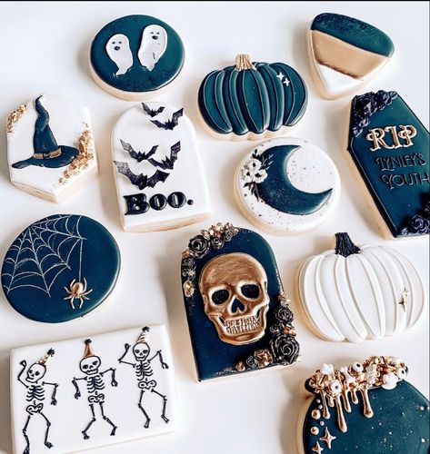 Vintage Halloween Cookies, Halloween Icing Cookies, Skeleton Cookies Decorated, Gothic Baking, Halloween Birthday Cookies, Decorated Cookie Ideas, Scary Halloween Cookies, Fair Cookies, Halloween Decorated Cookies