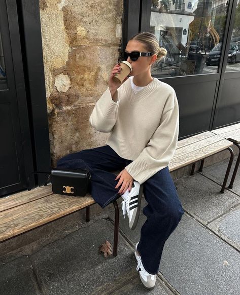 ☕️ @marine_diet | Instagram Adidas Samba Outfit Women, Looks Adidas, Mode Adidas, Skandinavian Fashion, Adidas Samba Outfit, Adidas Sambas, Samba Outfit, Corporate Outfits, Outfit Chic