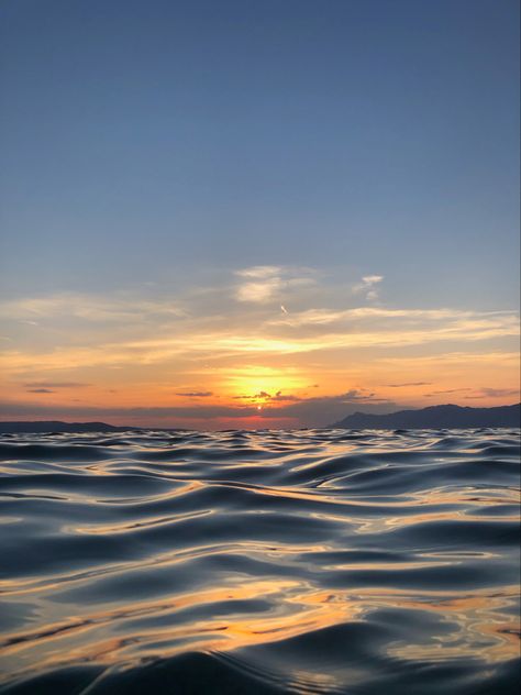 Water Waves Photography, Sea Sunset Aesthetic Wallpaper, Ocean Aesthetic Photos, Waves Pictures Ocean, Wave Pictures Ocean, Waves At Sunset, Water Sunset Aesthetic, Sunset Seascape Photography, Sunset Ocean Photography